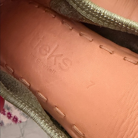 Tieks Flats in Olive Green: Size 7 - Picture 8 of 9